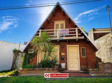 Casa · 135m² · 5 Ambientes · 1 Cochera · Casa en Las Parejas