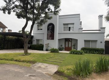 Casa · 176m² · 6 Ambientes · 4 Cocheras · Casa en Venta Barrio Los Tacos