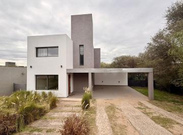 Casa · 160m² · 5 Ambientes · 2 Cocheras · Casa en Alquiler en Cañitas 3 Dorm