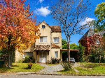 Casa · 200m² · 5 Ambientes · 1 Cochera · Casa en Venta - El Jacaranda - Rincón de Milberg