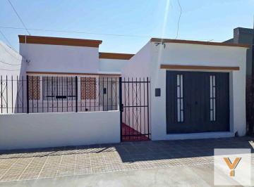 Casa · 137m² · 4 Ambientes · 1 Cochera · Casa en Venta - 2 Dorm. 1 Baño - Cochera - 277 m² - Ensenada