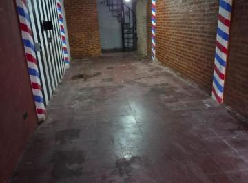 Local comercial · 42m² · Local Comercial en Esquina con Entrepiso en Alquiler