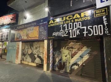 Local comercial · 42m² · Local Comercial en Esquina con Entrepiso en Alquiler