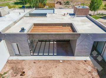 Casa · 141m² · 5 Ambientes · 2 Cocheras · Casa en Perticone