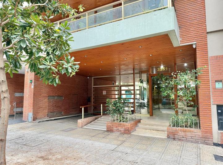 Departamento en Venta de Cuatro Ambientes con Cochera y Palier Privado en Coghlan.