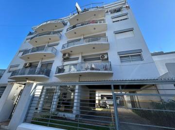 CMR-CMR-2_2 · Depto. 2 Amb Muy Amplios de Categoría en Morón Centro