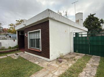 Casa · 110m² · 4 Ambientes · 2 Cocheras · Hermosa Casa en Alquiler Prox a Parque Cisneros