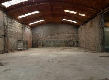 Bodega-Galpón · 600m² · 1 Cochera · Galpón Esquina Parabolico