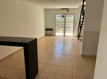 PH · 64m² · 3 Ambientes · 1 Cochera · PH en Centenario