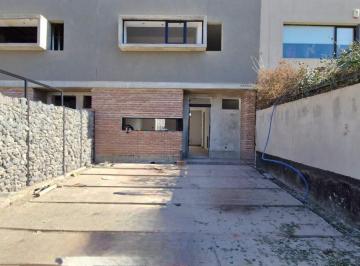 PH · 102m² · 4 Ambientes · 2 Cocheras · PH en Neuquen