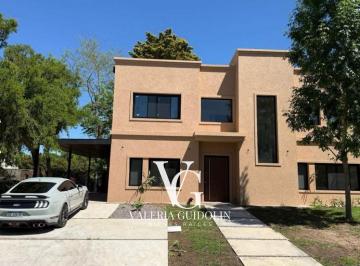 Casa · 215m² · 6 Ambientes · 4 Cocheras · Casa en San Matias
