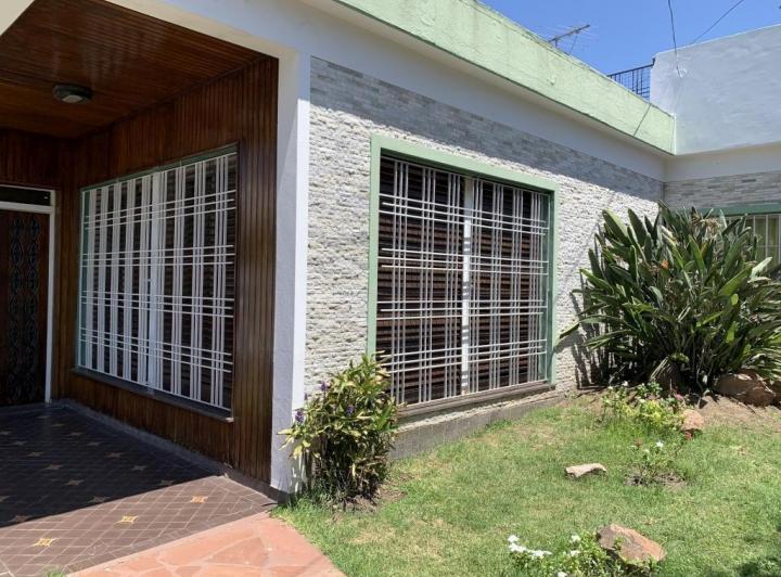 Casa · 165m² · 3 Ambientes · 3 Cocheras