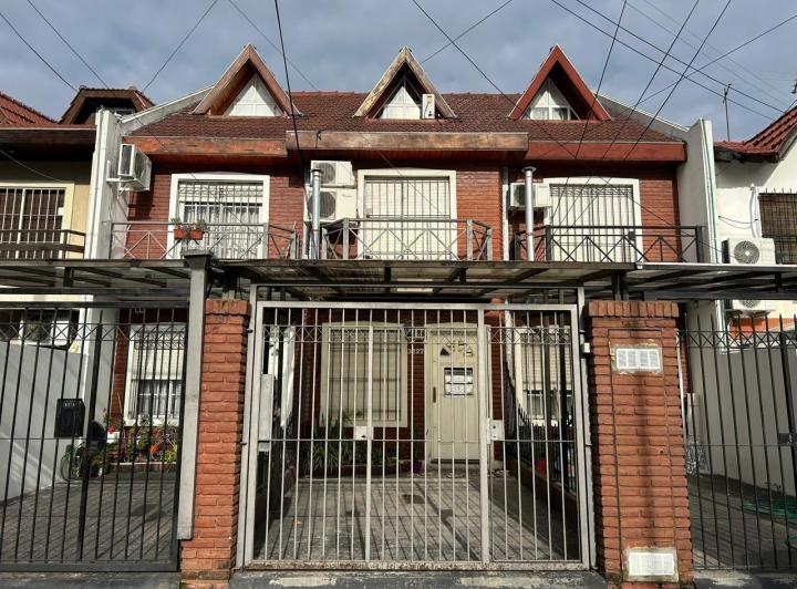 Casa · 107m² · 4 Ambientes · 1 Cochera