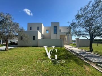 Casa · 840m² · 5 Ambientes · 2 Cocheras · Casa en San Matias a La Laguna!