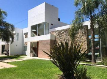 Casa · 590m² · 10 Ambientes · 4 Cocheras · Venta Casa Country San Diego 6 Ambientes 4 Dorm en Suite Moderna Pileta Quincho