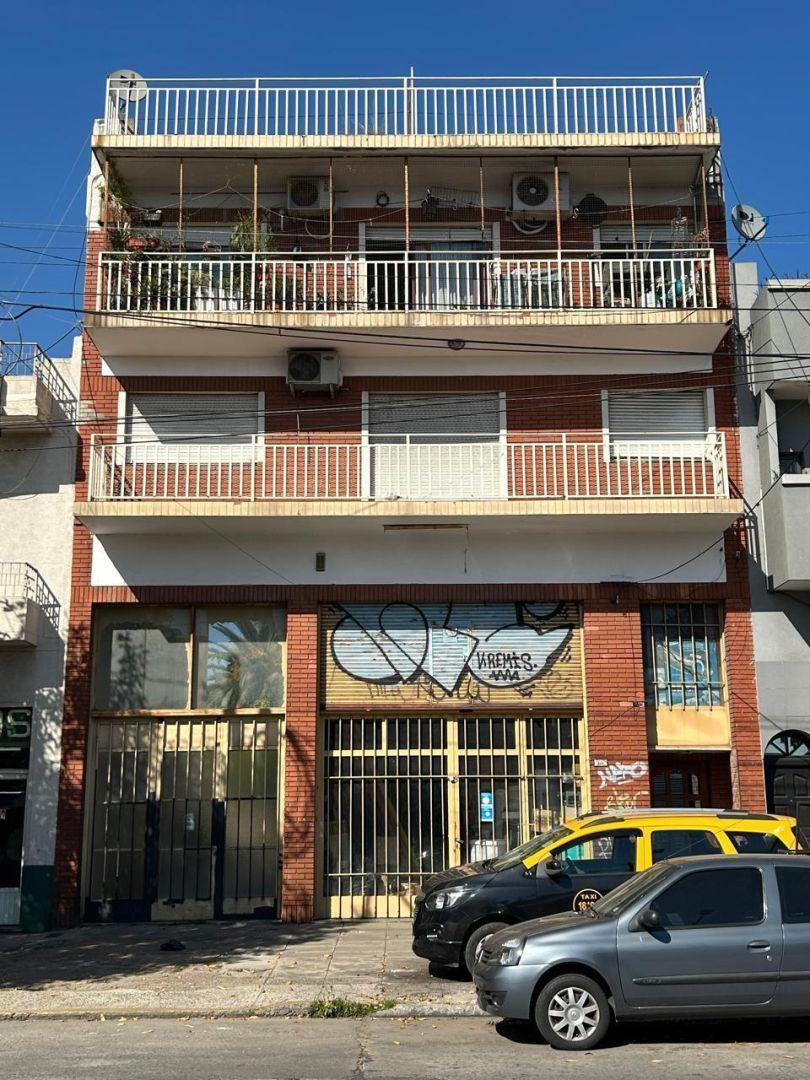 Av. Mosconi 868. Entre Cabral, sargento y Las heras, av.