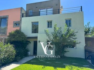 Casa · 205m² · 5 Ambientes · 2 Cocheras · Casa en Barrio San Isidro Labrador con Amarra