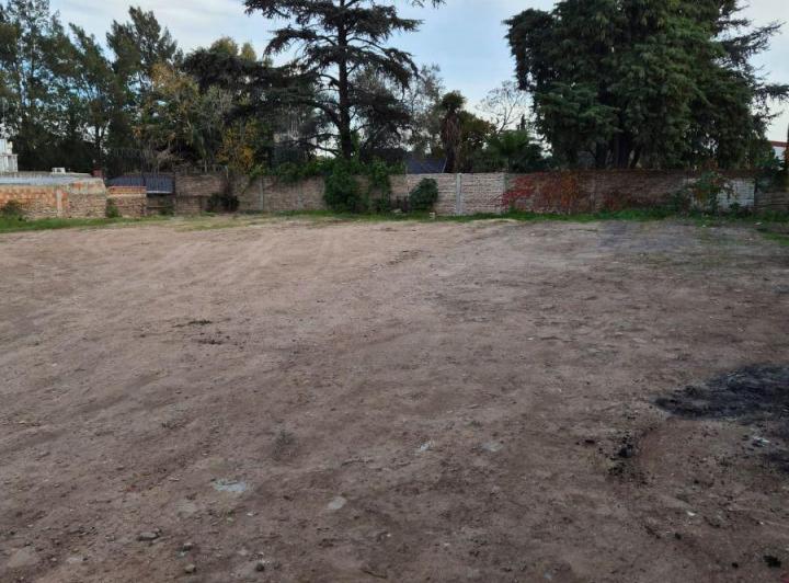 Terreno · 1221m²