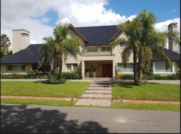 Casa · 340m² · 6 Ambientes · 6 Cocheras · Hermosa Casa en Los Cardales Country Club!
