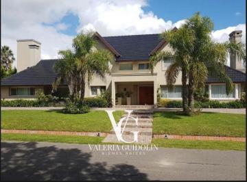Casa · 340m² · 6 Ambientes · 6 Cocheras · Hermosa Casa en Los Cardales Country Club!