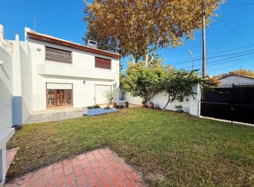 Casa · 155m² · 4 Ambientes · 1 Cochera · Casa en Alquiler en Victoria!