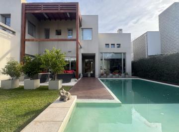 Casa · 620m² · 8 Ambientes · 2 Cocheras · Casa en Venta Bº Ricon Club de Campo, Neuquen Capital
