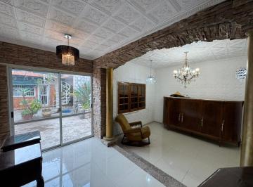 Casa · 275m² · 10 Ambientes · 1 Cochera · Venta Casa + Depto B° Providencia. Oportunidad.