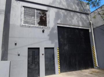 Bodega-Galpón · 450m² · Galpón de 450 m² en Alquiler en Caseros
