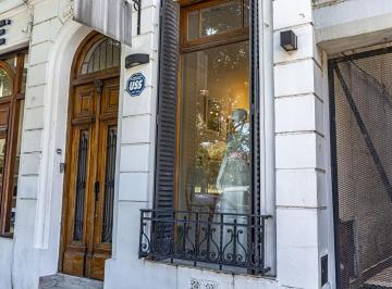 Casa · 95m² · 3 Ambientes · Local, frente Plaza, con Terraza - No Apto Gastronomia