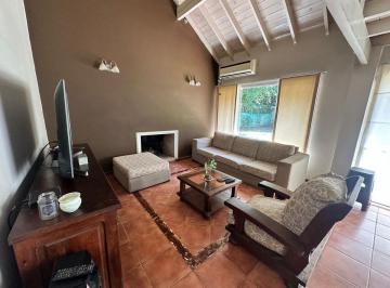 Casa · 175m² · 4 Ambientes · 1 Cochera · Casa 4 Ambientes B. Cerrado Hurlingham Apto Cred.