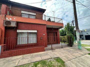 Casa · 105m² · 3 Ambientes · 1 Cochera · Casa en Venta 3 Ambientes en Hurlingham
