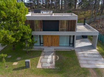 Casa · 237m² · 5 Ambientes · 1 Cochera · Casa Venta Pinamar Barrio Pioneros