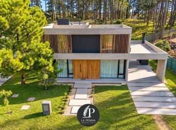 Casa · 237m² · 5 Ambientes · 1 Cochera · Casa Venta Pinamar Barrio Pioneros