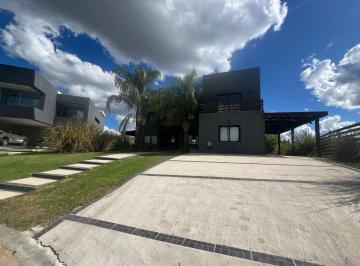Casa · 185m² · 6 Ambientes · 3 Cocheras · Casa a La Laguna con Pileta en El Cazal Escobar