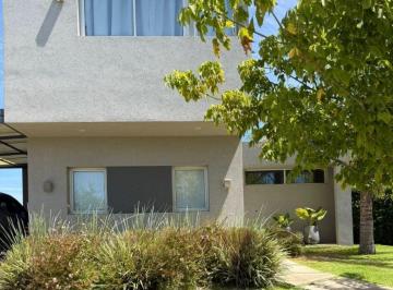 Casa · 170m² · 5 Ambientes · 1 Cochera · Casa en Venta Barrio Araucarias Puertos