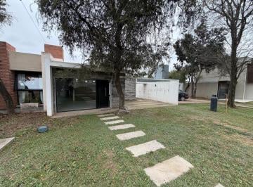 Casa · 80m² · 2 Dormitorios · 2 Cocheras · Casa 2 Dorm. Planta Baja - Villa Catalina