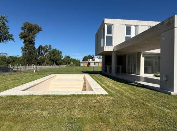 Casa · 150m² · 4 Ambientes · 2 Cocheras · Casa en Venta de 3 Dorm. con Pileta en Greenville
