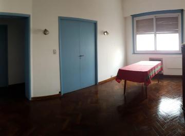 Departamento · 68m² · 4 Ambientes · Departamento 3 Ambientes con Dependencia Al Frente • Muy Luminoso • Flores
