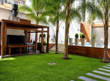 Jardin, solarium, deck único · 3 Amb. con Cochera, Gimnasio, Piscina y Seguridad a m de Libertador
