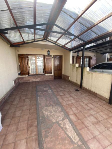 Duplex en 2 plantas, 2 dormitorios, 2 baños, garage semi-cubierto — Las Avenidas