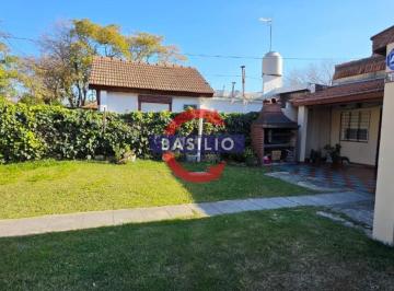 Casa · 215m² · 3 Ambientes · Casa en Venta en Lote Propio con Jardín, Cochera y Parrilla en Boulogne