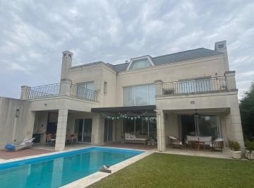 Casa · 277m² · 5 Ambientes · 4 Cocheras · Casa en Alquiler Temporario, 3 Dorm. en Benavidez, con Parrilla