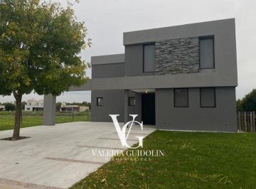 Casa · 227m² · 5 Ambientes · 2 Cocheras · Casa Laguna Venta - San Matias