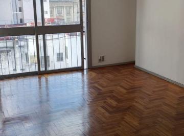 Departamento de 3 ambientes, Balvanera · Semipiso en Alquiler de Tres Ambientes Muy Amplios y Luminosos. apto Profesional. Excelente Ubicacion