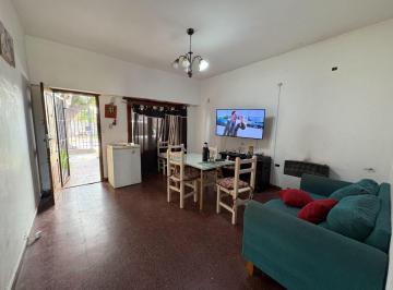 Casa · 67m² · 3 Ambientes · Venta Casa 3 Ambientes Banfield a Reciclar