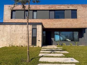 Quinta vacacional · 288m² · 6 Ambientes · 1 Cochera · Casa Quinta en Venta en Amarras, Puertos, Escobar