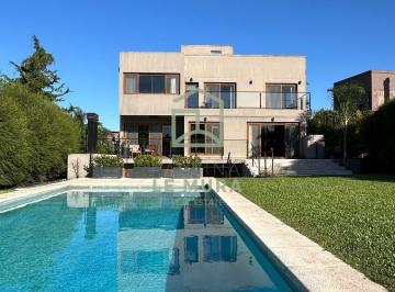 Casa de 6 ambientes, Berazategui · Casa en Alquiler en Hudson. Fincas de Iraola II