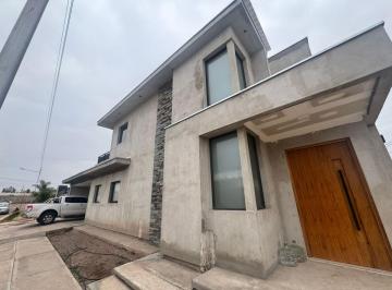 Casa de 6 ambientes, Maipú · Venta de Casa en Barrio Pinar del Sol 6 Maipu
