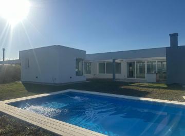 Casa · 173m² · 4 Ambientes · Alquiler Casa 4 Ambientes Prados del Oeste Pileta