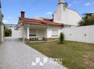 Casa de 3 ambientes, Mar de Ajó · Casa 3 Ambientes P/4 Personas - Zona Centro Cerca de La Playa con Calefacción